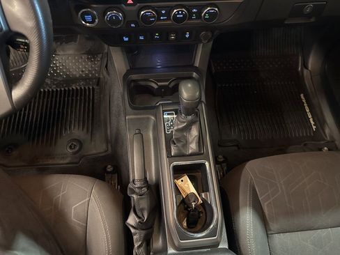 Used 2016 Toyota Tacoma TRD Off-Road image 18