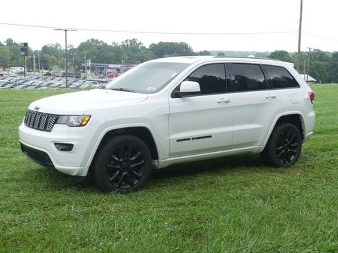 Used 2021 Jeep Grand Cherokee Laredo X AWD/4WD image 2