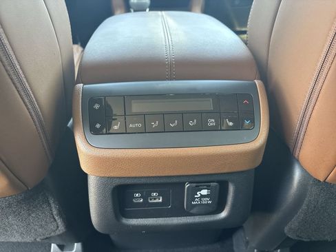 Certified 2025 Nissan Pathfinder Platinum w/ Black Appearance Package AWD/4WD image 19