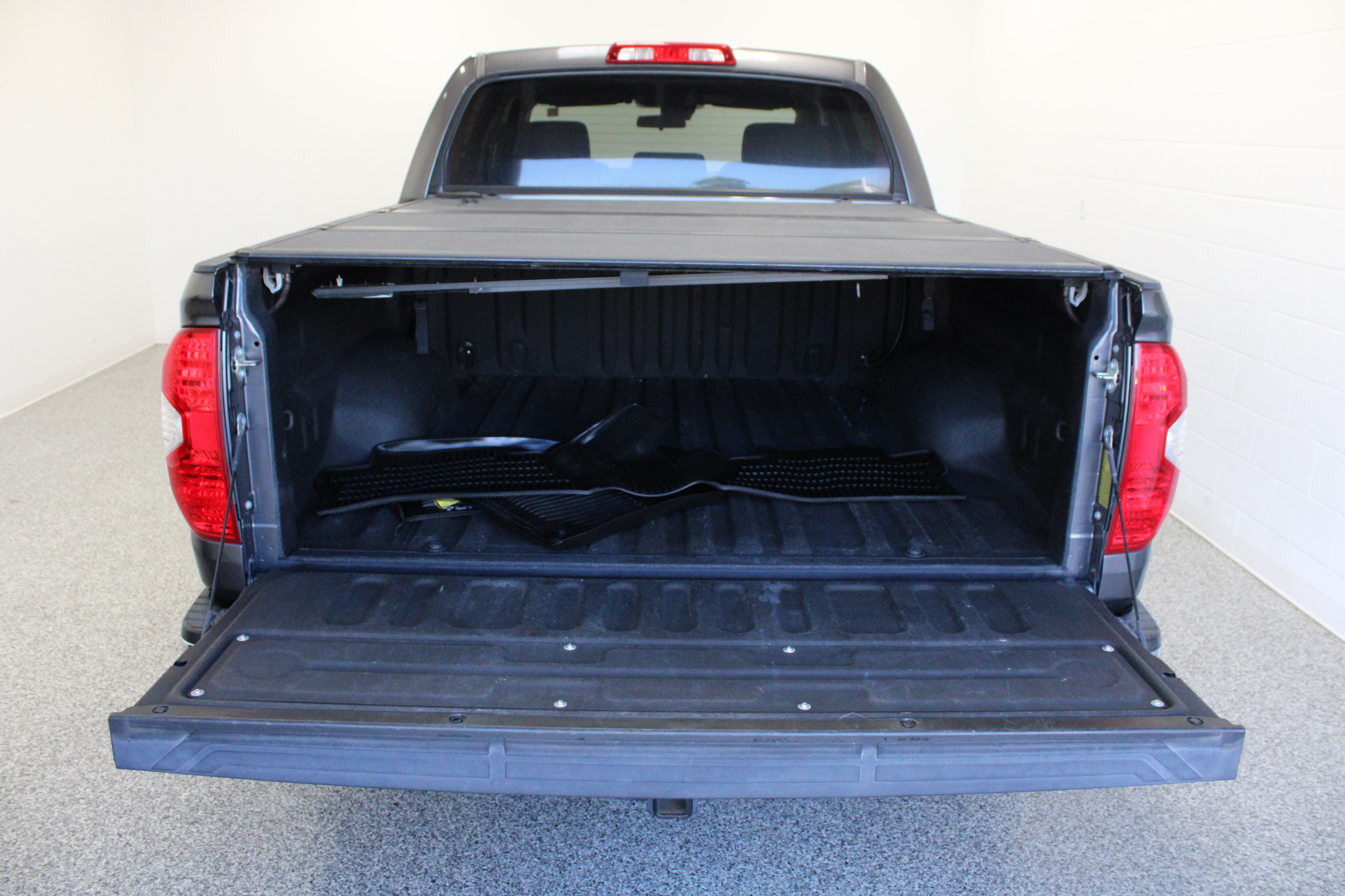Used 2018 Toyota Tundra SR5 RWD image 9