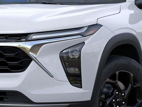 New 2026 Chevrolet Trax LT w/ Driver Confidence Package image 11