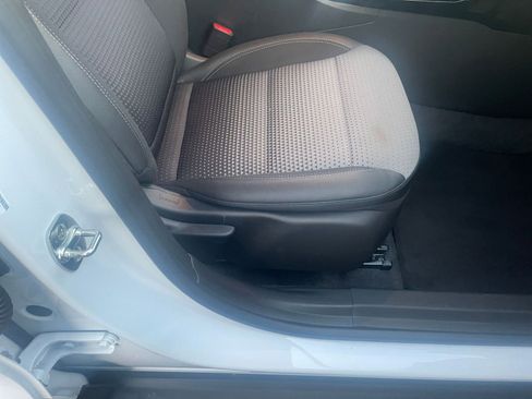 Used 2025 Chevrolet Trax LT image 25