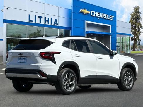 New 2026 Chevrolet Trax LT w/ Driver Confidence Package FWD image 2