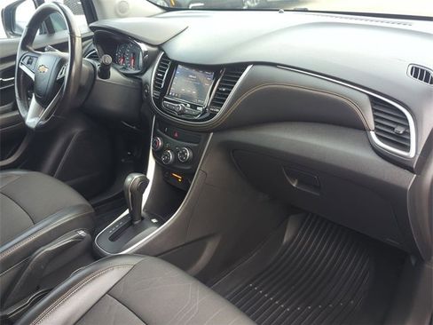 Used 2021 Chevrolet Trax LT w/ LT Convenience Package image 26