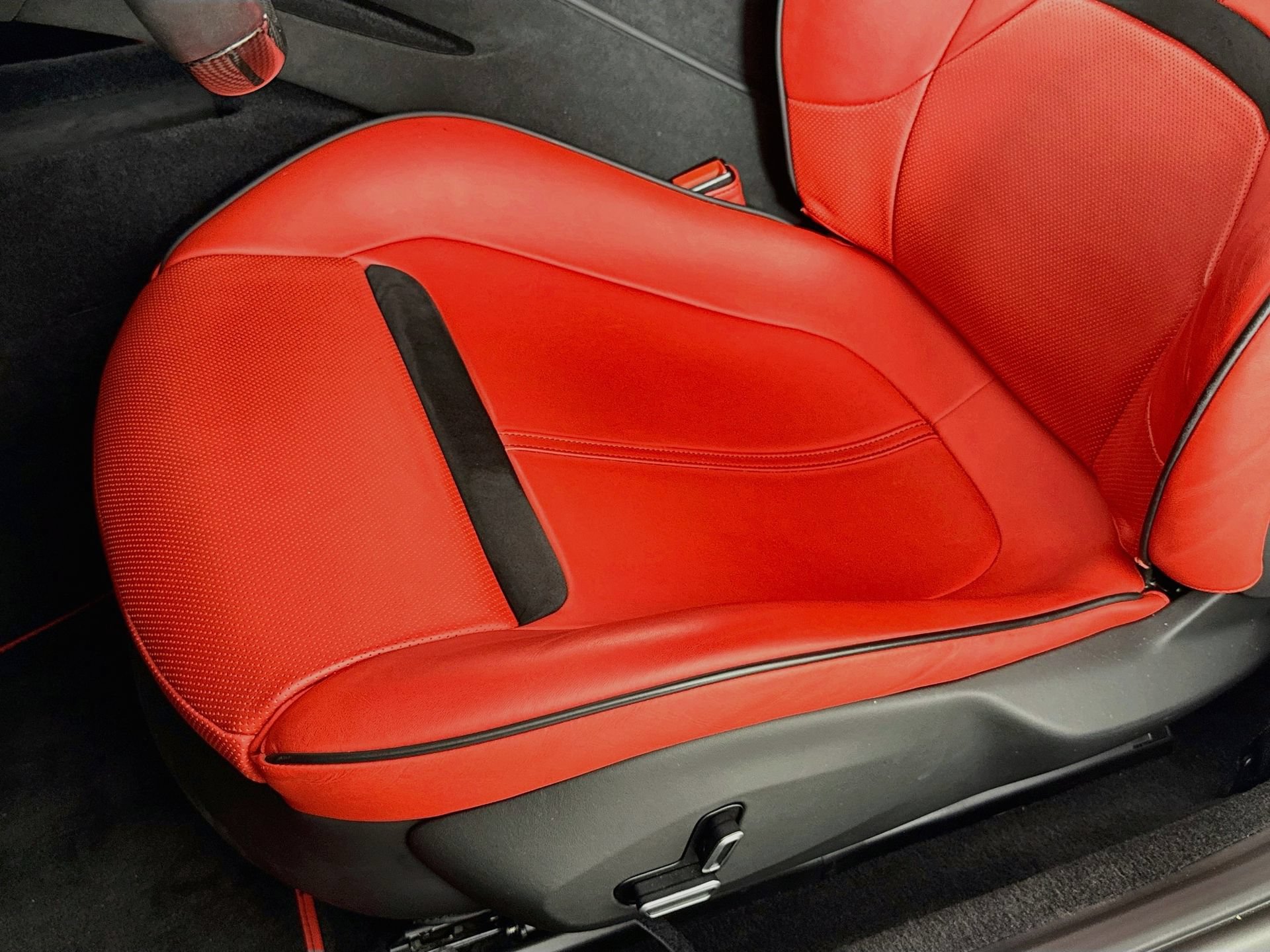 Certified 2022 Ferrari Roma RWD image 18