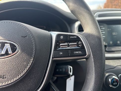 Used 2019 Kia Sorento LX image 8