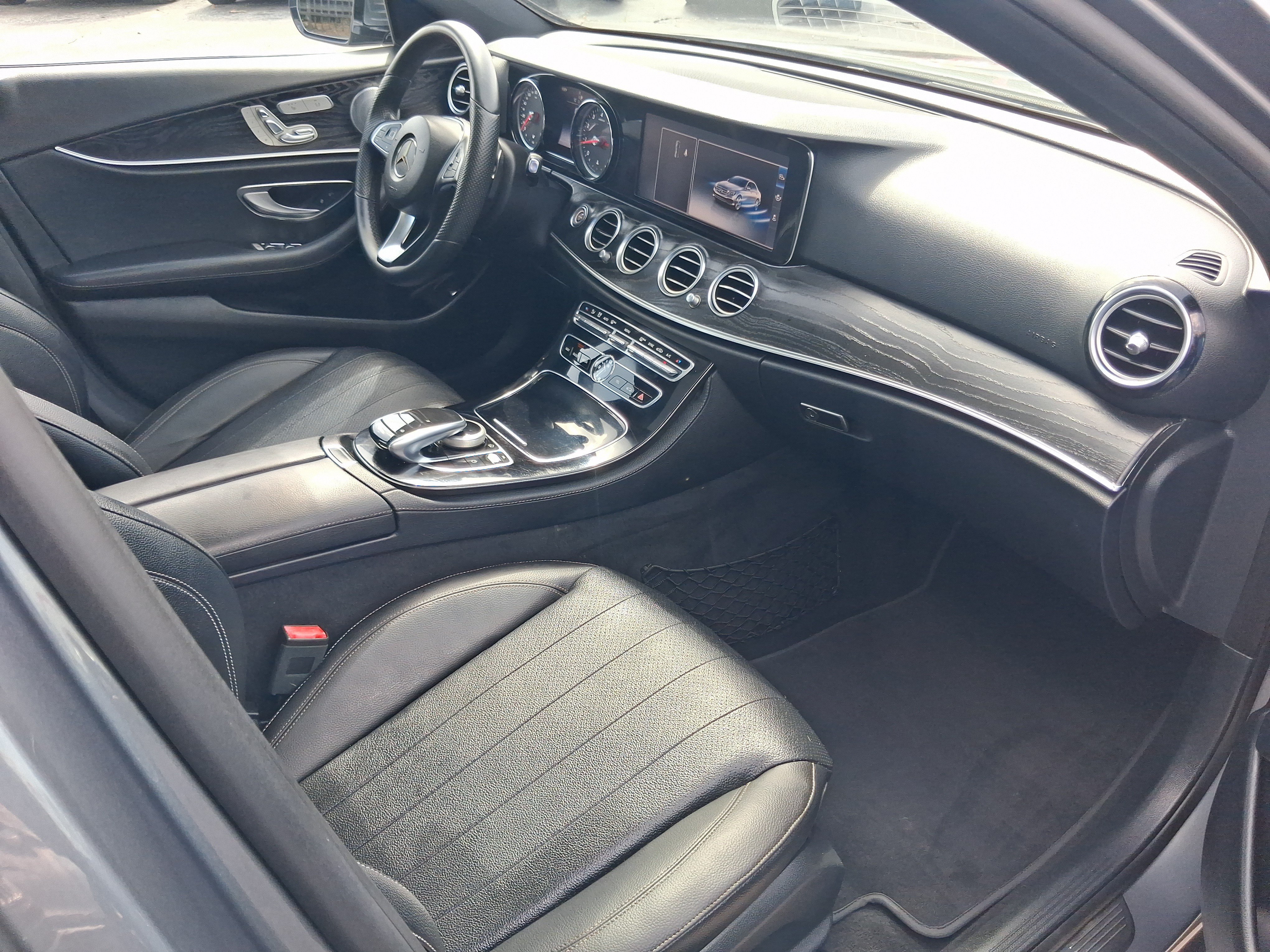 Used 2017 Mercedes-Benz E 300 image 32