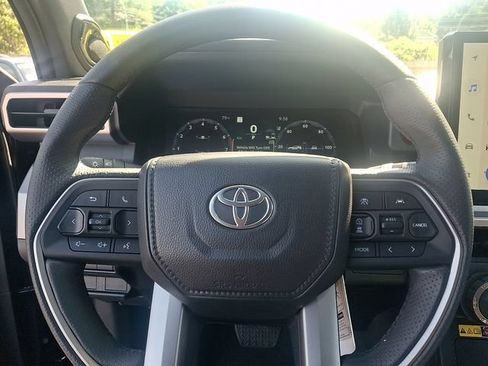 Used 2025 Toyota 4Runner TRD Off-Road Premium AWD/4WD image 20