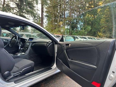 Used 2013 Hyundai Genesis 2.0T image 11