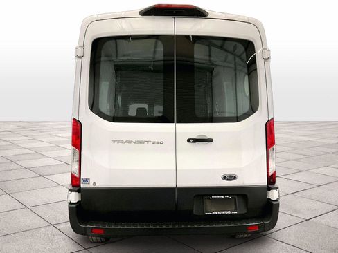 Used 2020 Ford Transit 250 Medium Roof RWD image 4