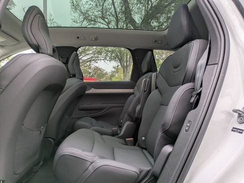 Used 2025 Volvo EX90 Ultra w/ Protection Package Premier image 16