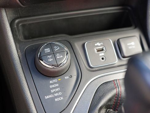 Used 2022 Jeep Cherokee Trailhawk w/ Premium Leather Package image 38