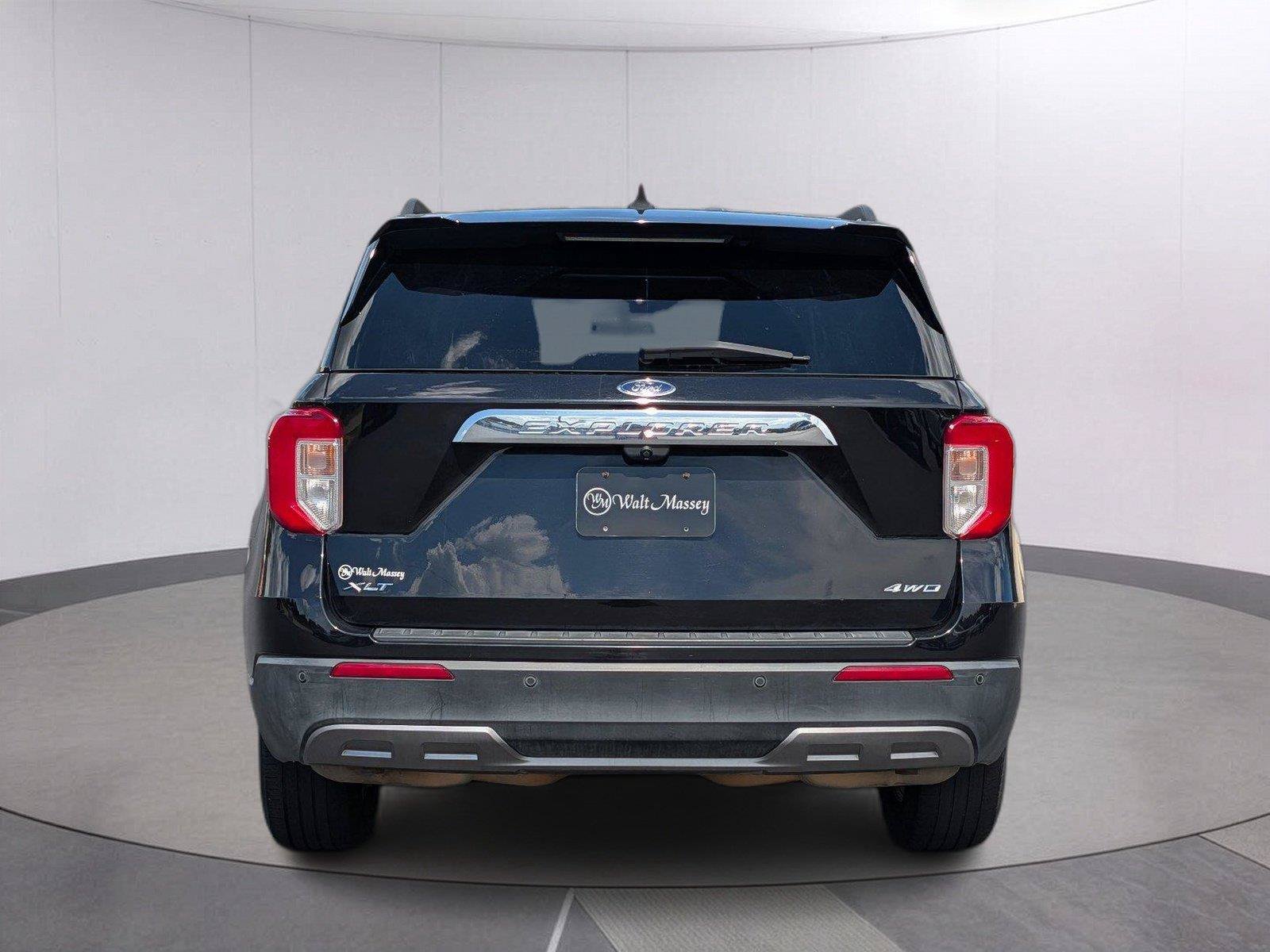 Used 2022 Ford Explorer XLT w/ Equipment Group 202A AWD/4WD image 4