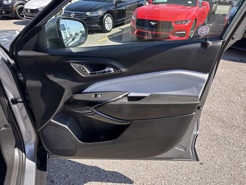 Used 2025 Chevrolet Trax LT w/ LT Convenience Package FWD image 14