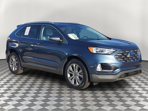 Used 2019 Ford Edge Titanium image 2