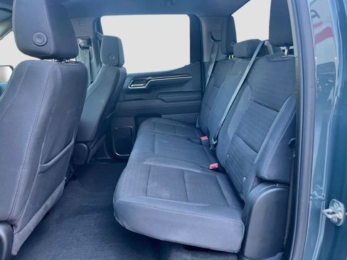 Used 2025 Chevrolet Silverado 1500 LT AWD/4WD image 25