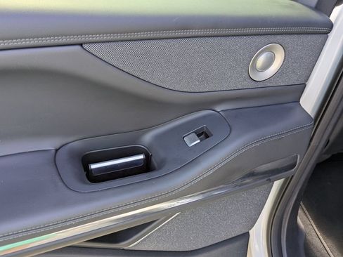 Used 2025 Lincoln Navigator Reserve AWD/4WD image 9