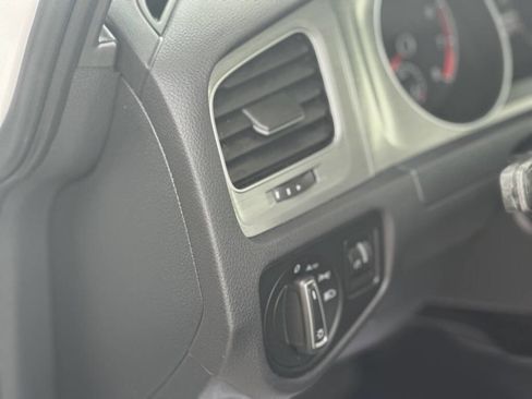 Used 2017 Volkswagen Golf Wolfsburg Edition image 18