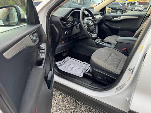 Used 2020 Ford Escape SE image 9