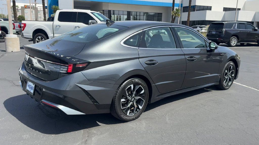 Used 2025 Hyundai Sonata SEL FWD image 9