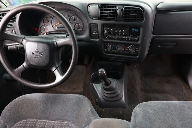 Used 2000 Chevrolet S10 Pickup LS w/ Preferred Equipment Group RWD image 2
