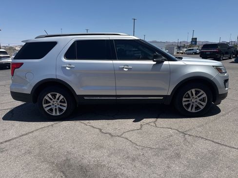 Used 2018 Ford Explorer XLT w/ Equipment Group 202A AWD/4WD image 4