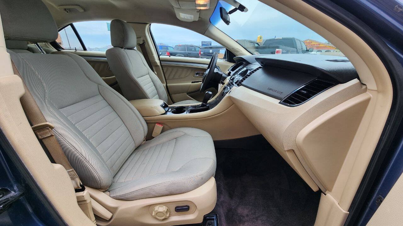 Used 2018 Ford Taurus SE FWD image 16