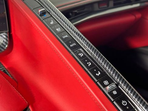 Used 2024 Chevrolet Corvette Stingray Premium Conv w/ Z51 Performance Package image 23