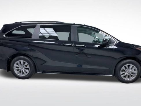Certified 2025 Toyota Sienna XLE w/ XLE Plus Package AWD/4WD image 9