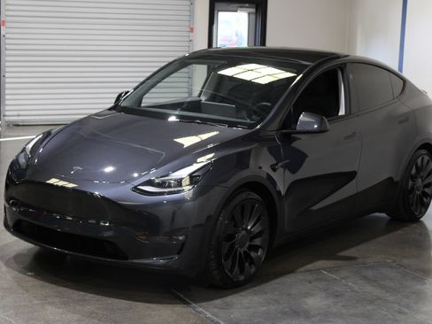 Used 2024 Tesla Model Y Performance AWD/4WD image 9