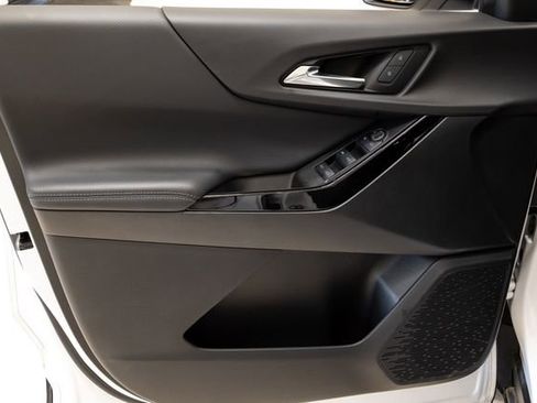 Used 2025 Chevrolet Equinox LT image 8