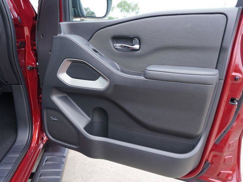 Used 2024 Nissan Frontier SL RWD image 25