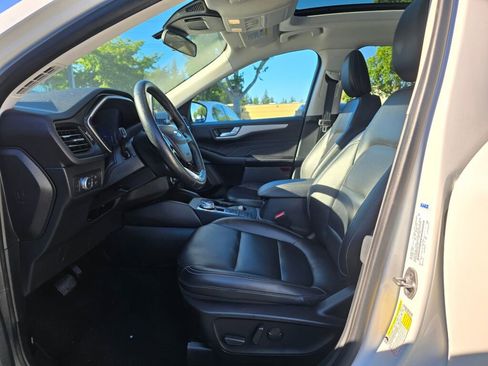 Used 2021 Ford Escape SEL w/ Technology Package image 3