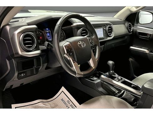 Used 2017 Toyota Tacoma SR5 w/ Tow Package AWD/4WD image 16
