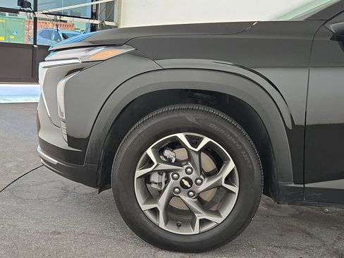 Used 2025 Chevrolet Trax LT image 37
