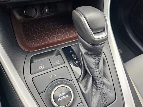 Used 2020 Toyota RAV4 Limited image 33