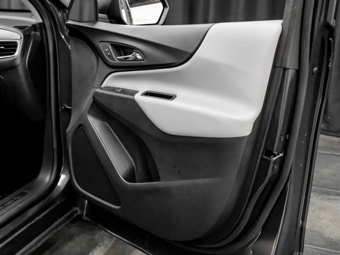 Used 2020 Chevrolet Equinox LS w/ LPO, Floor Liner Package FWD image 47