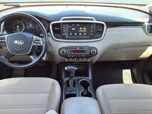 Used 2020 Kia Sorento LX w/ LX I4 Convenience Package FWD image 17