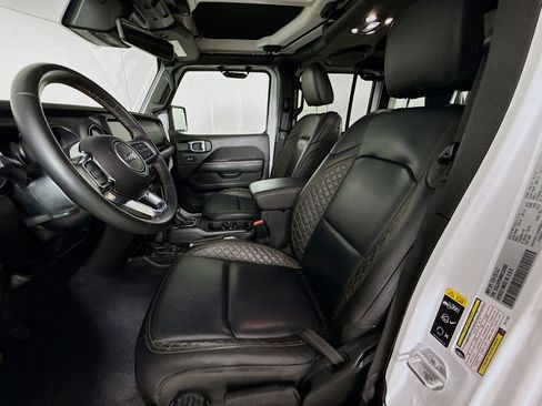Used 2022 Jeep Wrangler Unlimited Sahara image 25