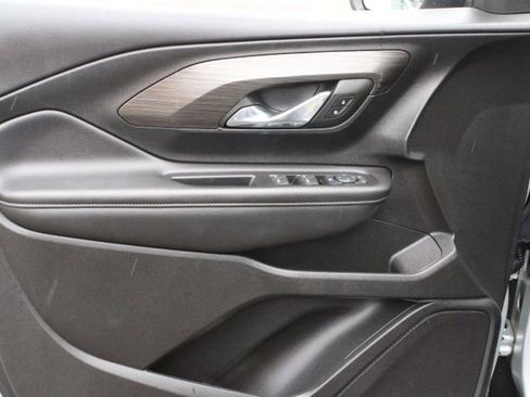 Used 2022 GMC Terrain SLE image 10