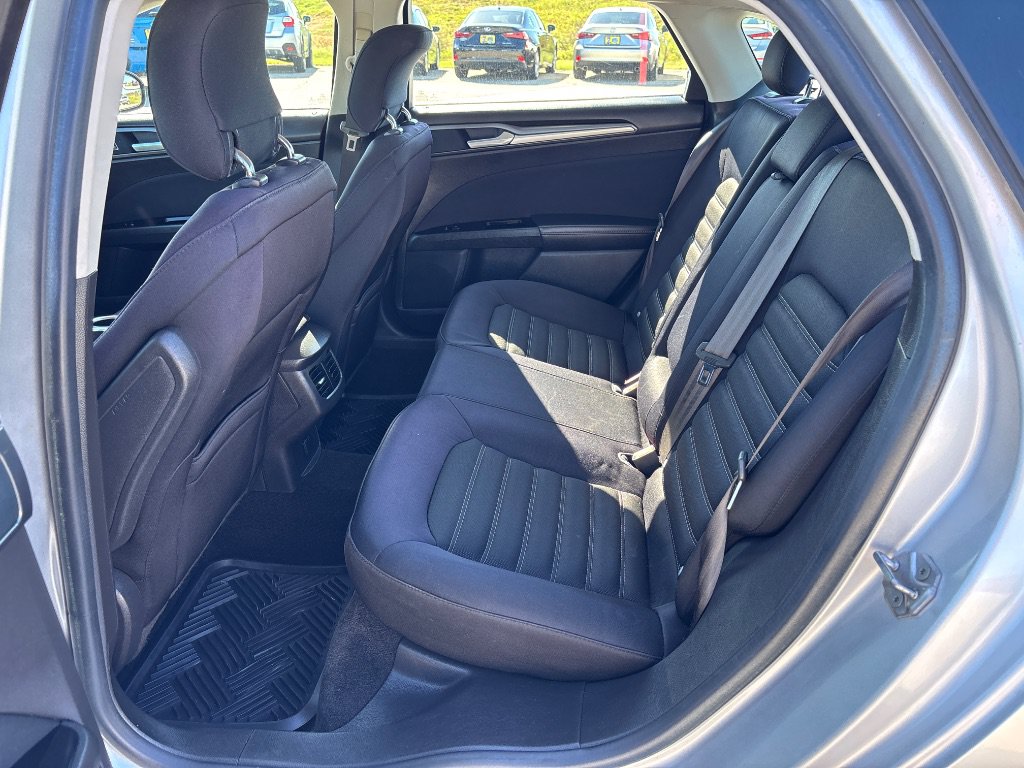 Used 2014 Ford Fusion SE FWD image 19