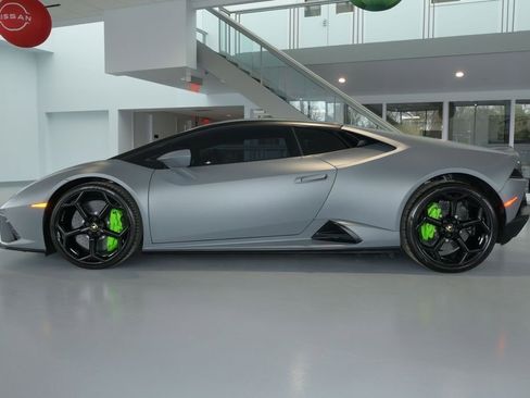 Used 2023 Lamborghini Huracan EVO RWD image 10