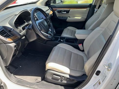 Used 2018 Honda CR-V Touring image 2