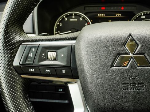 Used 2025 Mitsubishi Outlander SE AWD/4WD image 34