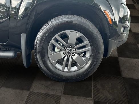Used 2025 Nissan Frontier SV w/ SV Convenience Package RWD image 10