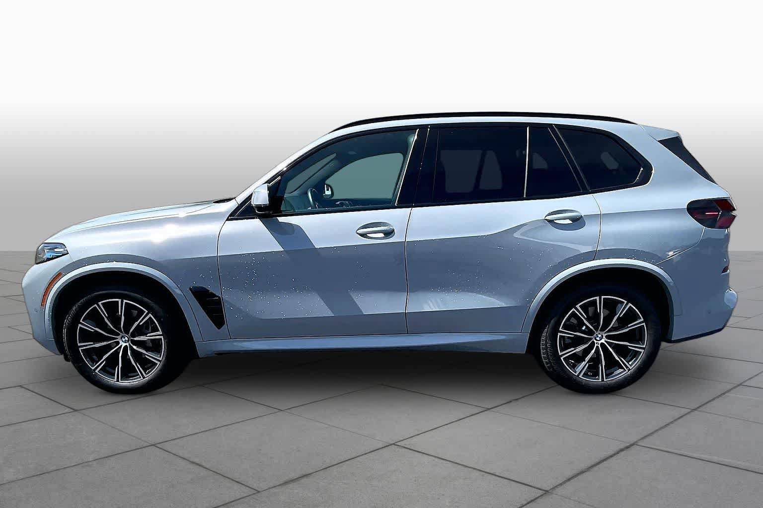 Used 2026 BMW X5 xDrive40i w/ M Sport Package AWD/4WD image 32