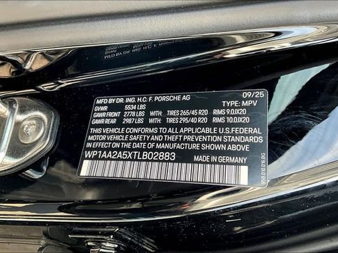 Used 2026 Porsche Macan AWD/4WD image 19