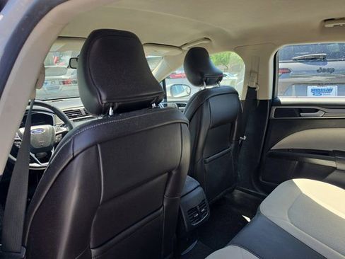 Used 2019 Ford Fusion SE w/ Equipment Group 151A FWD image 16