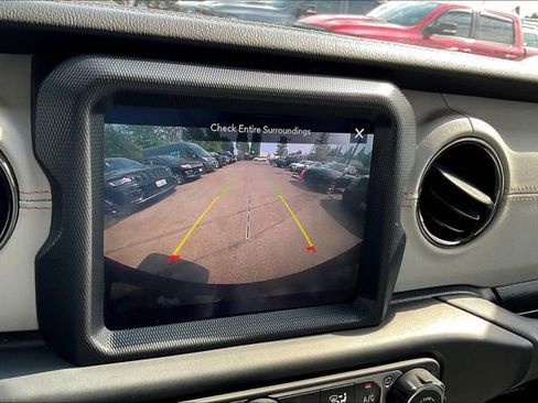 Used 2022 Jeep Wrangler Unlimited Sahara image 21