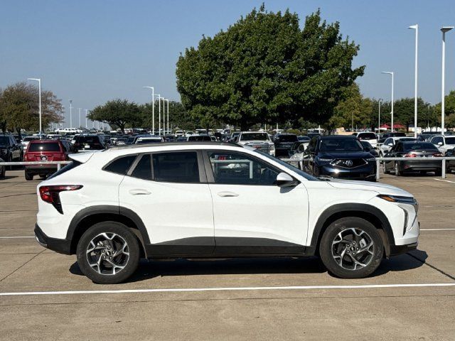 Used 2026 Chevrolet Trax LT FWD image 3